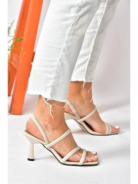 Fox Shoes Bej İnce Topuklu Kadın Ayakkabı P404471009 - S000043153-19928