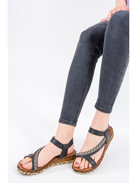 Fox Shoes Siyah Kadın Sandalet F288091009 - S000043222-19351