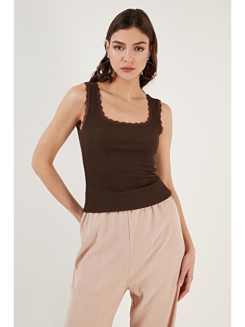 Lela Slim Fit Kalın Askılı Dantelli Kare Yaka Bürümcük Kadın Atlet 5864979 - S000008681-19413