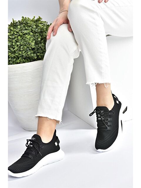Fox Shoes M702006204 Siyah/Beyaz Kadın Sneakers - S000052343-37424