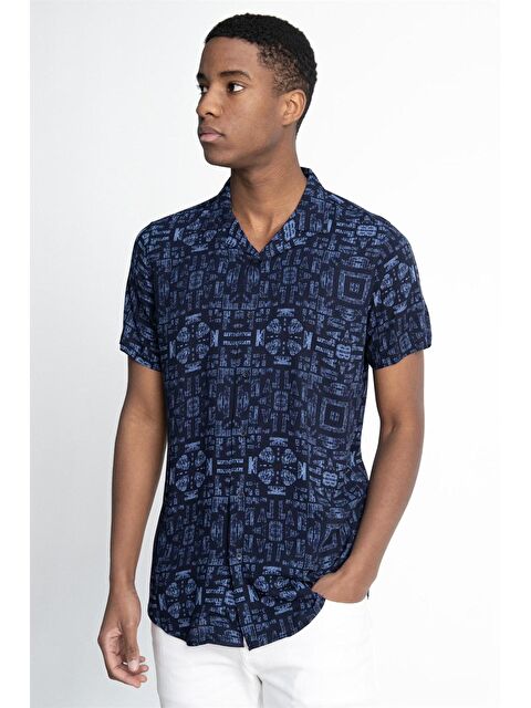 TUDORS Slim Fit Dar Kesim Apaj Yaka Viskon Kısa Kol Erkek Spor Gömlek - S000021421-19351