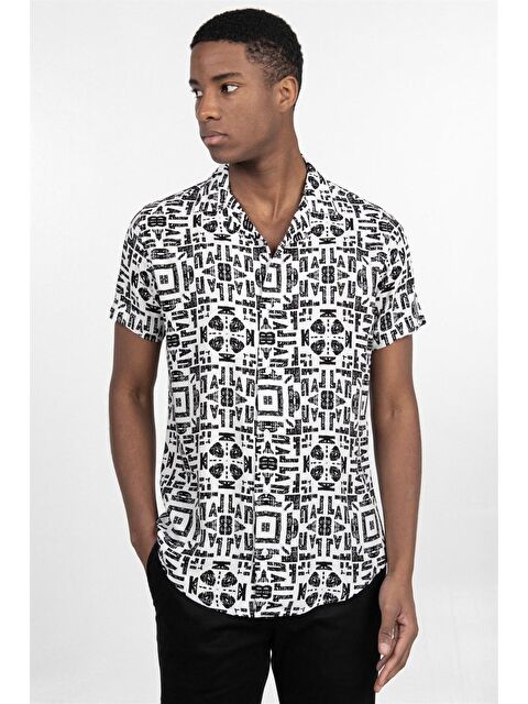 TUDORS Slim Fit Dar Kesim Apaj Yaka Viskon Kısa Kol Erkek Spor Gömlek