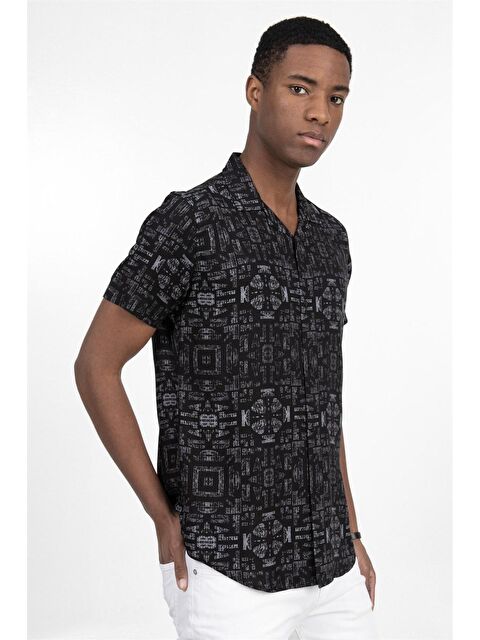 TUDORS Slim Fit Dar Kesim Apaj Yaka Viskon Kısa Kol Erkek Spor Gömlek