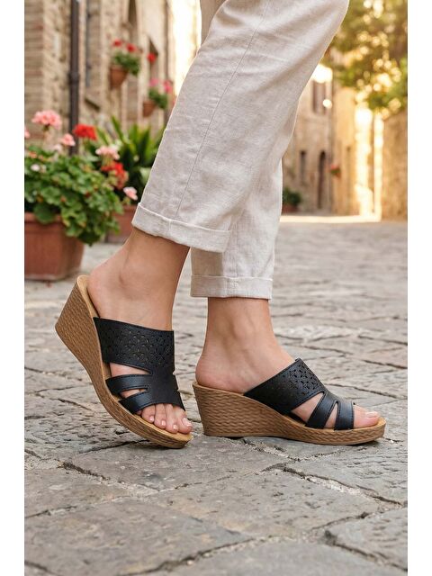 Gezer Kadın Yazlık Suni Deri Rahat Taban Lazer Kesim Tasarım Yüksek Topuk Günlük Terlik - S000367090-19351