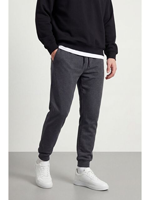 Mmetalic Antrasit Arka Cep Etiket Detaylı Paça Lastikli Regular Fit Erkek Büyük Beden Jogger Eşofman Altı - S000228970-29666
