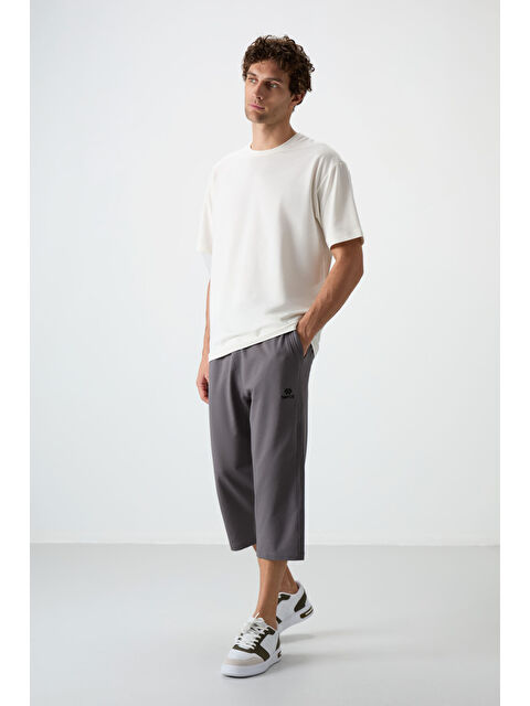 Tommylife Koyu Gri Pamuklu Yumuşak Dokulu Standart Fit Nakışlı Erkek Kapri - 83102 - S000160190-29351