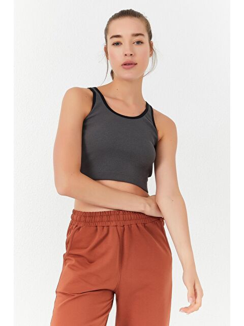 Tommylife Antrasit Basic Sıfır Kol Dar Kalıp U Yaka Kadın Crop Top Atlet - 97160 - S000085402-29666