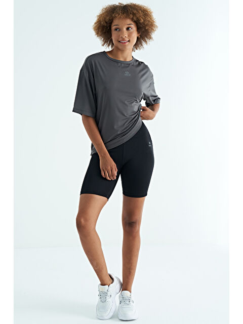 Tommylife Koyu Gri O Yaka Baskı Detaylı Oversize Kısa Kol Kadın Tişört - 97263 - S000145741-29351