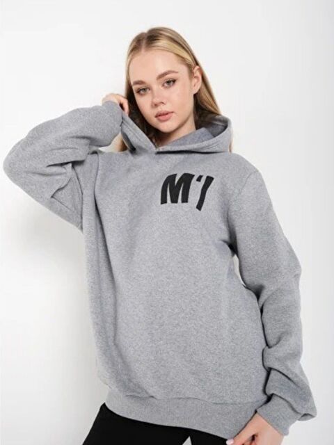 Trendseninle Kadın Gri Oversize M'ı Baskılı Sweatshirt - S000106913-20600