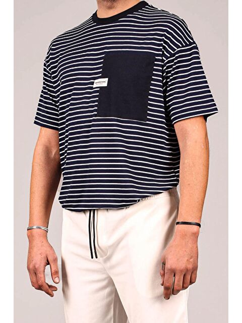 Madmext Siyah Çizgili Yamalı Erkek Tişört 6085 - S000016375-19351