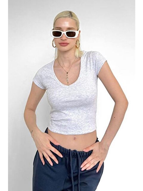 Madmext Karmelanj V Yaka Basic Kadın Tişört Mg2450