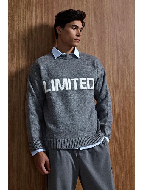 Abluka Online Erkek Oversize Limited Kabartma Baskılı Triko Kazak Füme - S000493999-33408