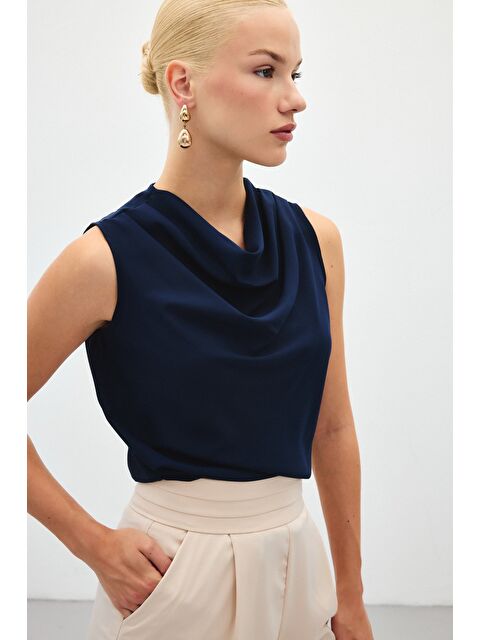 SATEEN Degaje Yaka Kolsuz Bluz - Lacivert - S000323010-21164