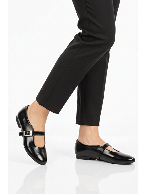 Ayakmod Siyah Hafif Kemerli Dar Kalıp Kadın Babet Ayakkabı 666160 Z - S000515940-19351