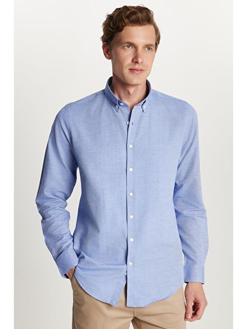 TUDORS Erkek Slim Fit Dar Kesim Uzun Kollu Pamuklu Oxford Doku Kolay Ütü Mavi Düğmeli Yaka Gömlek - S000200148-17234