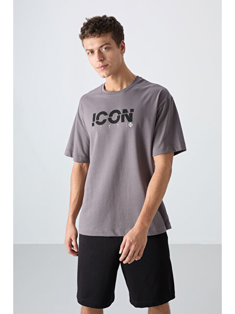 Tommylife Koyu Gri Pamuklu Kalın Yumuşak Dokulu Oversize Fit Baskılı Erkek Tişört - 88331 - S000157033-29351