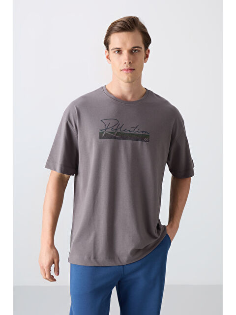 Tommylife Koyu Gri Pamuklu Kalın Yumuşak Dokulu Oversize Fit Baskılı Erkek Tişört - 88334 - S000157037-29351