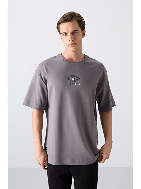 Tommylife Koyu Gri Pamuklu Kalın Yumuşak Dokulu Oversize Fit Baskılı Erkek Tişört - 88325 - S000157053-29351
