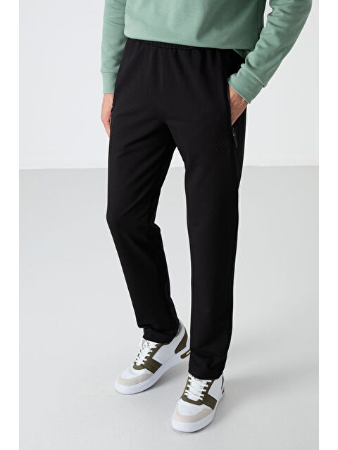 Tommylife Siyah Fermuarlı Üç Cepli Dar Kalıp Klasik Paça Erkek Eşofman Alt - 84671 - S000032316-19351