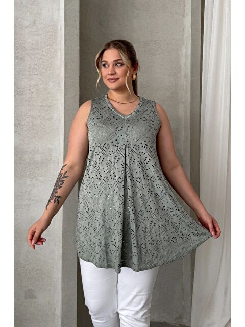 Stil Diva Büyük Beden V Yaka Sıfır Kol Dantel Detaylı Astarsız Bluz 302964 - S000383728-18194