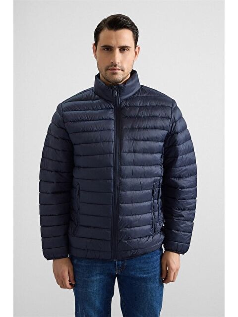 Süvari Lacivert Slim Yarım Balıkçı Yaka Yatay Çizgili Yan Cepli Fermuar Elyaf Dolgulu Standart Mont