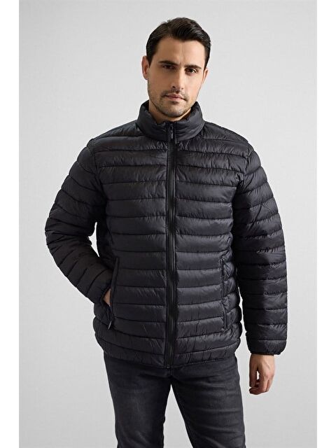 Süvari Siyah Slim Yarım Balıkçı Yaka Yatay Çizgili Yan Cepli Fermuar Elyaf Dolgulu Standart Mont