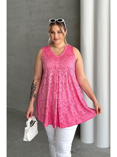 Stil Diva Büyük Beden V Yaka Sıfır Kol Dantel Detaylı Astarsız Bluz 302967 - S000383729-20024