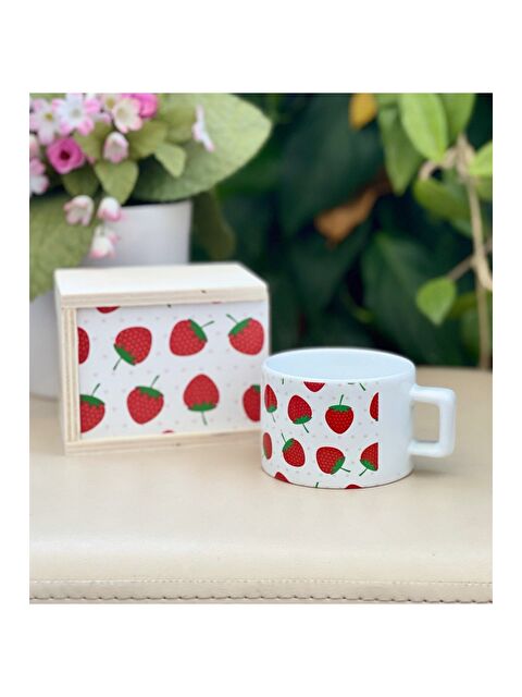 Bam Hediyelik Eşya İri Çilek Tasarımlı Kutulu Kupa - S000290305-23173