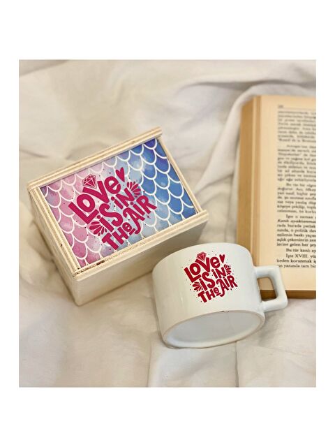 Bam Hediyelik Eşya Havada Aşk Var Tasarımlı Kutulu Kupa - S000290282-23173