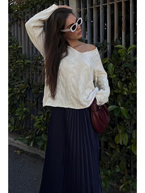 Madmext Ekru V Yaka Örgü Desen Oversize Kadın Kazak Mg2519 - S000440021-19965