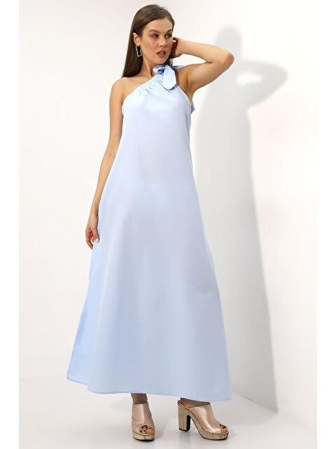 Hazelin Kadın Açık Mavi Omuzdan Bağlamalı Maxi Boy Dekoalteli Poplin Dokuma Elbise HZL22S-DSB110031 - S000040365-17437