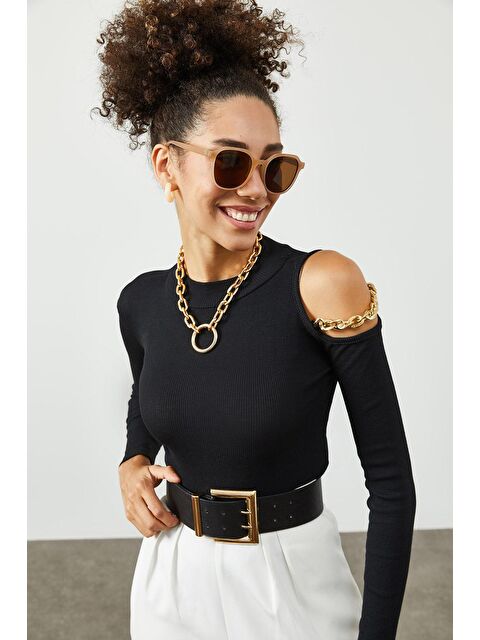 Xhan Siyah Omuz Dekolteli & Zincir Detaylı Kaşkorse Bluz 2KXK2-45450-02 - S000037371-19351