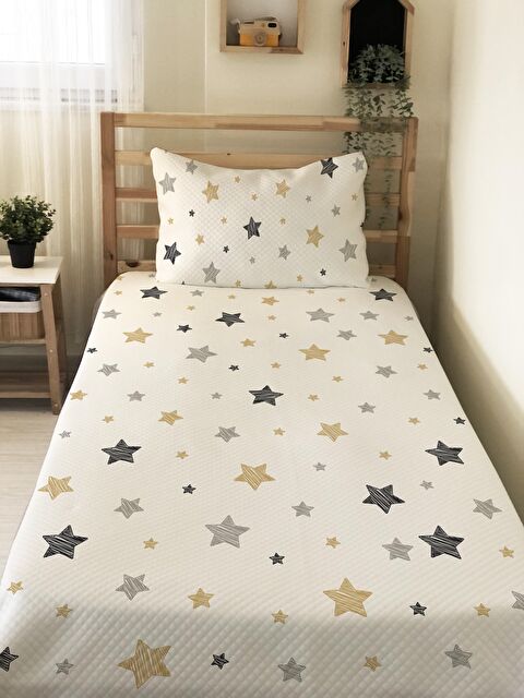 Evmila Yıldız Desen Tek Kişilik Çocuk Pike Takımı - S000020184-23173