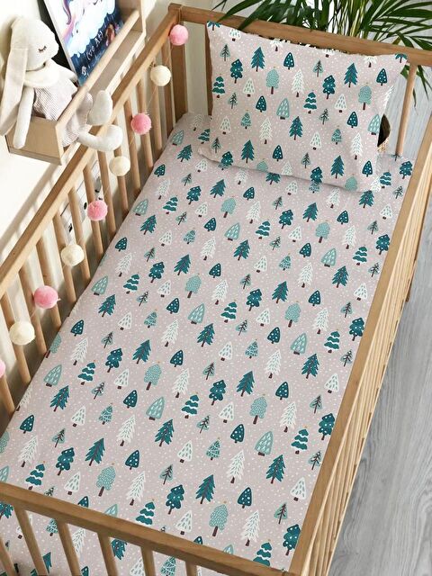 Evmila Yılbaşı Tema Ağaç Desen Baskılı Bebek Boy Lastikli Çarşaf Seti 60x120 cm - S000089177-23173