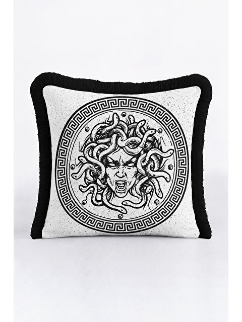 Milbay Grup Mitolojik Medusa Figürlü Saçaklı Yastık Kılıfı - Yunan Esintili Klasik Siyah Püsküllü Kırlent Kılıfı