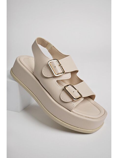 Muggo WANDA Dolgu Topuklu Çift Bantlı Toka Detaylı Lastikli Kadın Sandalet - S000215685-19928