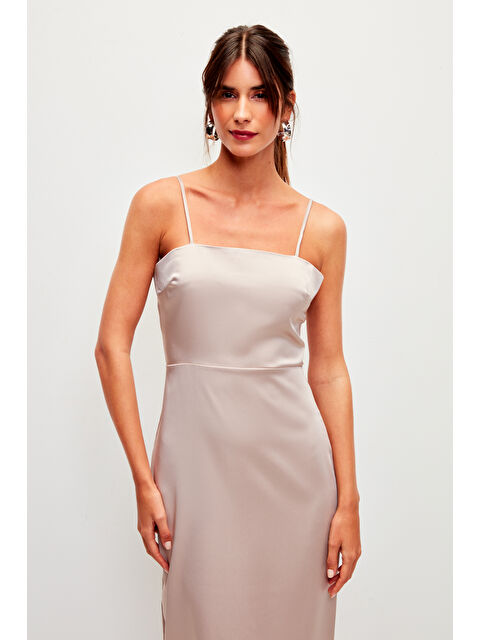 Muni Muni Düz Renk Askılı Saten Davet Elbisesi