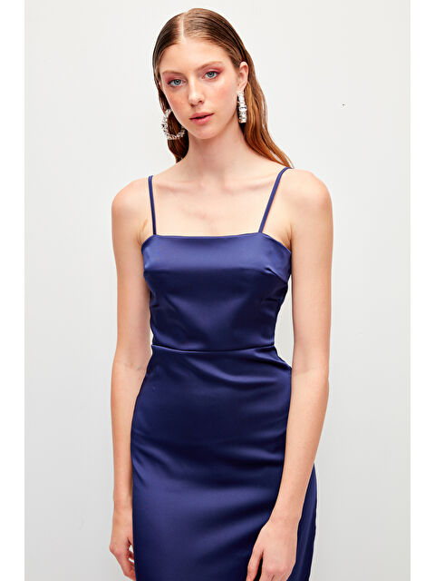 Muni Muni Düz Renk Askılı Saten Davet Elbisesi