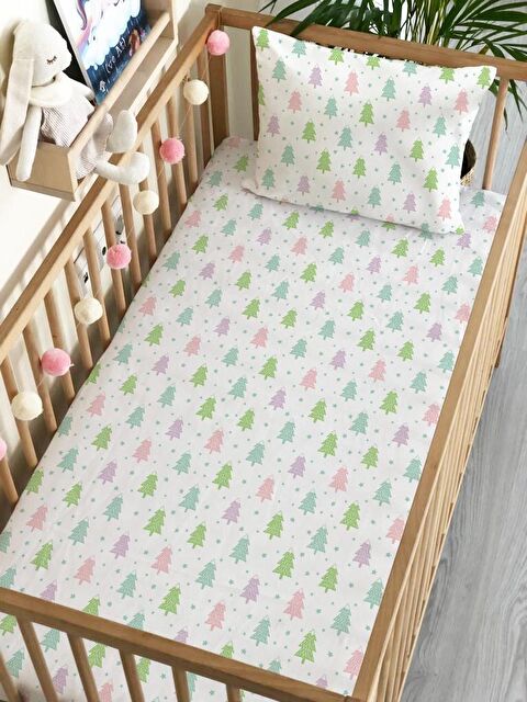 Evmila Yılbaşı Tema Ağaç Desen Baskılı Bebek Boy Lastikli Çarşaf Seti 60x120 cm - S000089230-23173