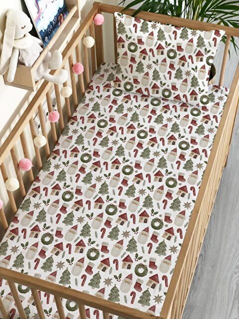 Evmila Yılbaşı Tema Çorap Desen Baskılı Bebek Boy Lastikli Çarşaf Seti 60x120 cm - S000089243-23173