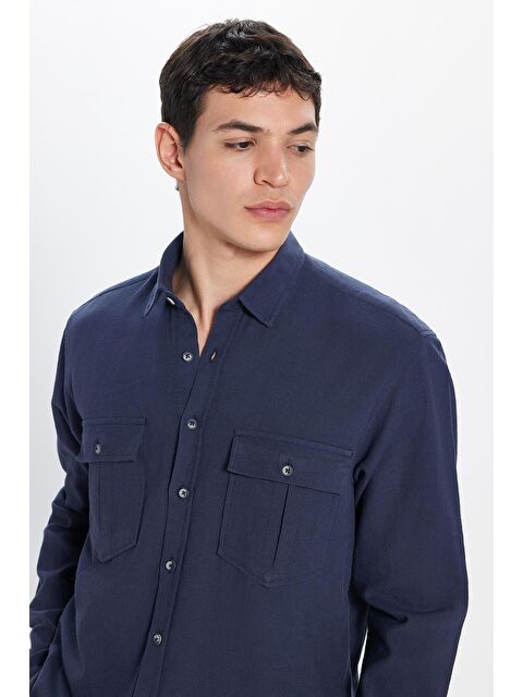 TUDORS Erkek Regular Fit Klasik Kesim %100 Pamuk Keten Doku Çift Cep Lacivert Gömlek