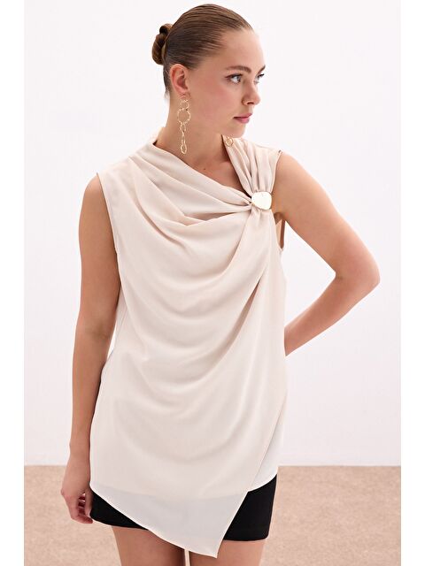 SATEEN Tek Omuz Aksesuarlı Bluz - Bej - S000361456-19928