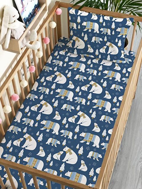 Evmila Yılbaşı Tema Kutup Ayısı Desen Baskılı Bebek Boy Lastikli Çarşaf Seti 60x120 cm - S000089260-23173
