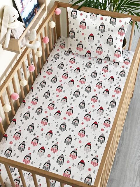 Evmila Yılbaşı Tema Penguen Desen Baskılı Bebek Boy Lastikli Çarşaf Seti 60x120 cm - S000089261-23173