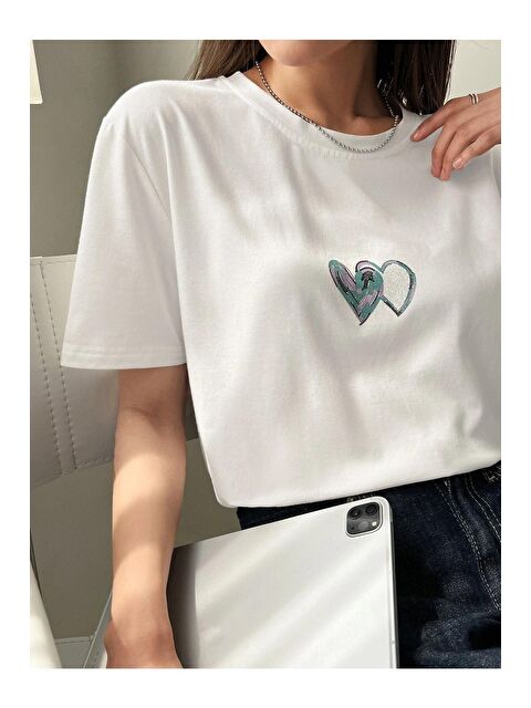 Trendseninle Kadın Beyaz Çift Heart Baskılı Oversize Tişört - S000116969-10584