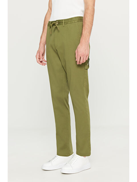 AC&Co / Altınyıldız Classics Erkek Haki Oversize Bol Kesim Beli Bağlamalı Pamuklu Esnek Armürlü Yan Cepli Pantolon