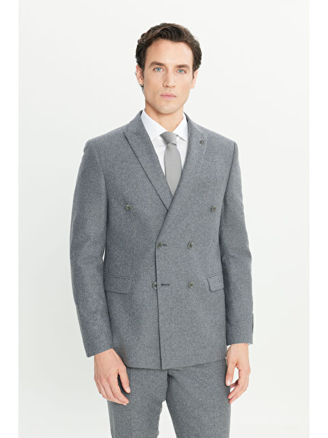 Altınyıldız Classics Erkek Gri Yün Slim Fit Dar Kesim Kırlangıç Yaka Kapak Cepli Kruvaze Takım Elbise