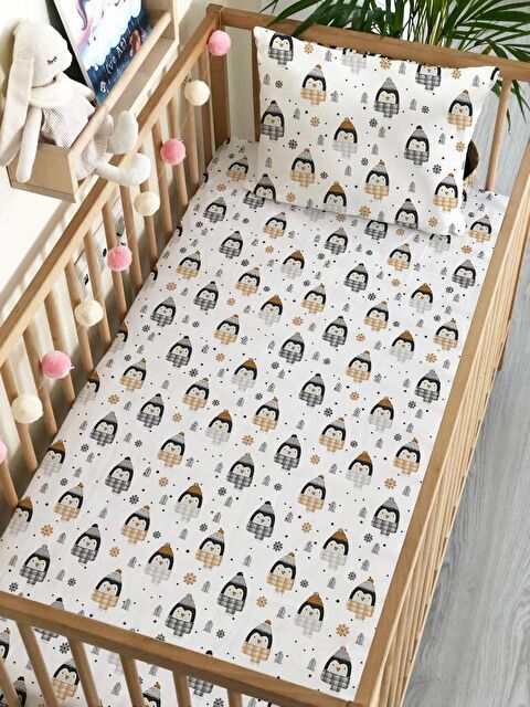 Evmila Yılbaşı Tema Penguen Desen Baskılı Bebek Boy Lastikli Çarşaf Seti 60x120 cm - S000089278-23173