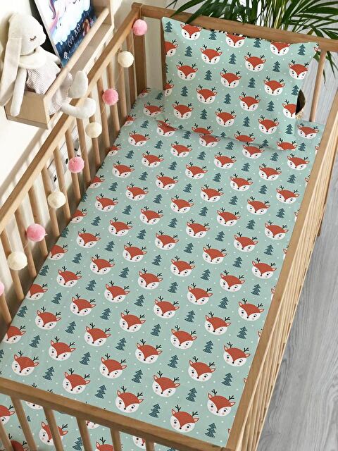 Evmila Yılbaşı Tema Geyik Desen Baskılı Bebek Boy Lastikli Çarşaf Seti 60x120 cm - S000089284-23173