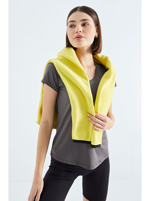 Tommylife Gri Basic Kısa Kol Standart Kalıp V Yaka Kadın Tişört - 97145 - S000111238-20600